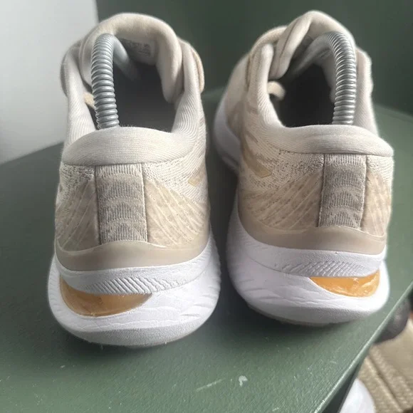 Asics Gel Kayano 29 Women's Size 9.5 Tan Cream Running Shoes Sneakers 1012B272 - Picture 7 of 12